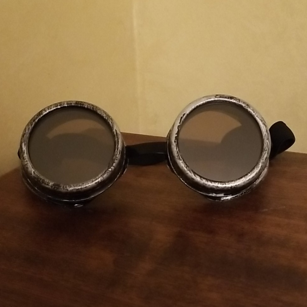 Steampunk gray adjustable goggles